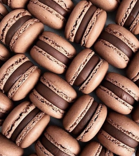 Chocolate Macaron (+16 years)