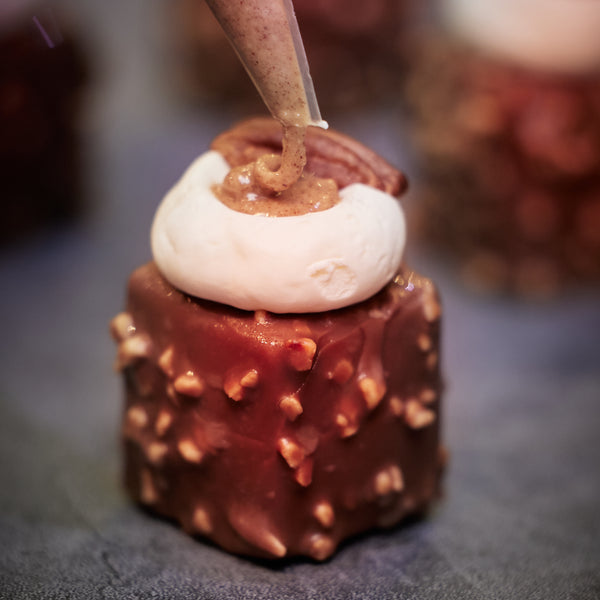 Caramel Pecan Peti Gateau (+16 years)