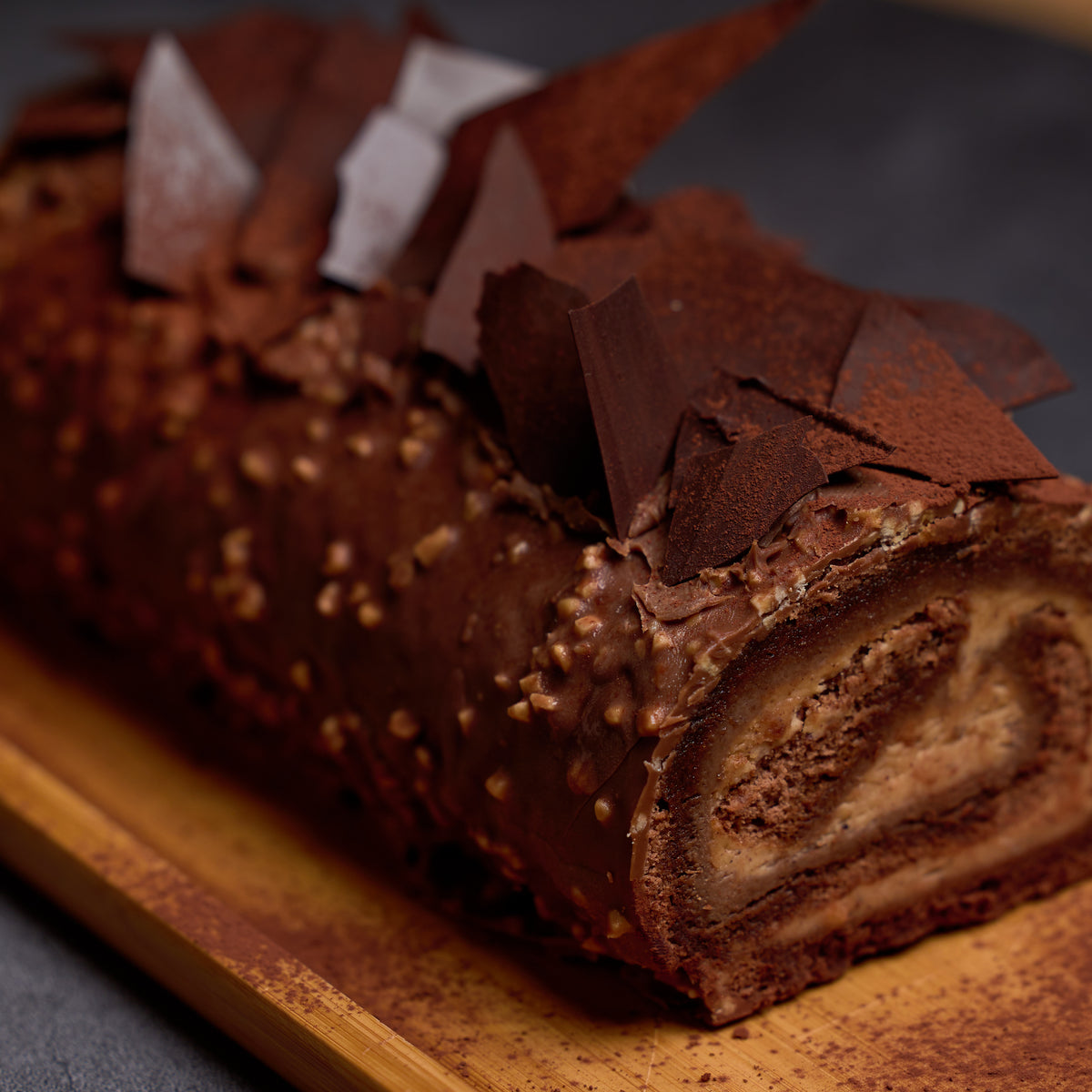Gianduja Swiss roll cake