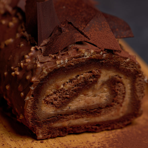 Gianduja Swiss roll cake